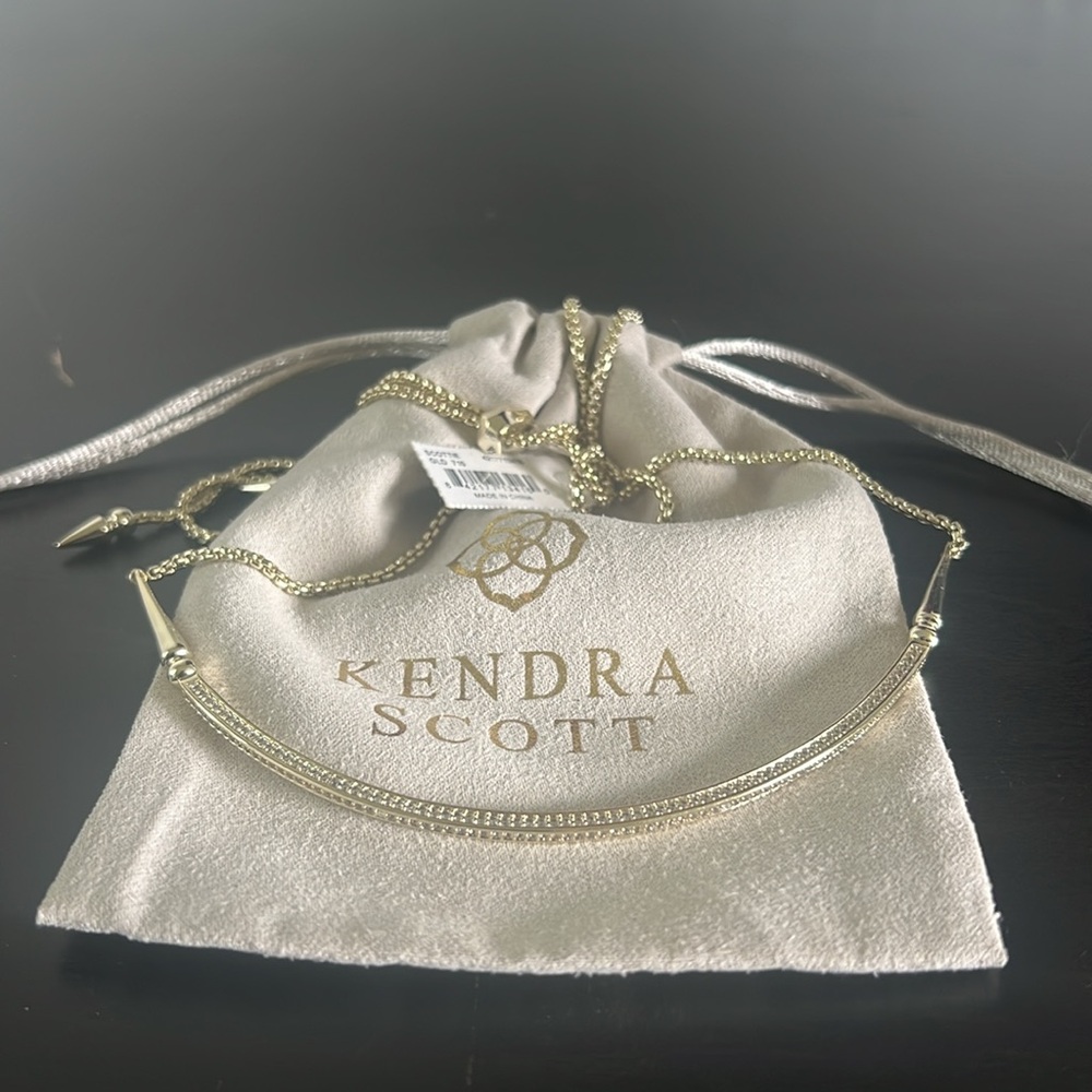 NWT - Kendra Scott Scottie necklace in gold.